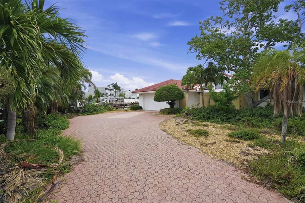 Activo con contrato: $1,195,000 (3 camas, 2 baños, 2092 Pies cuadrados)