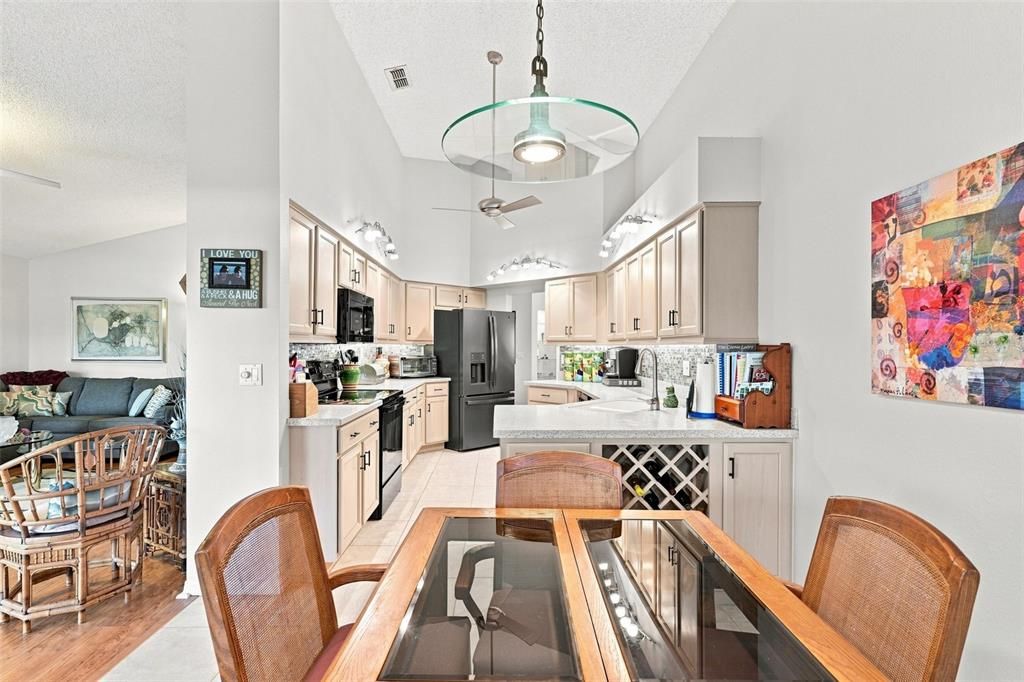 На продажу: $369,000 (3 спален, 2 ванн, 1961 Квадратных фут)