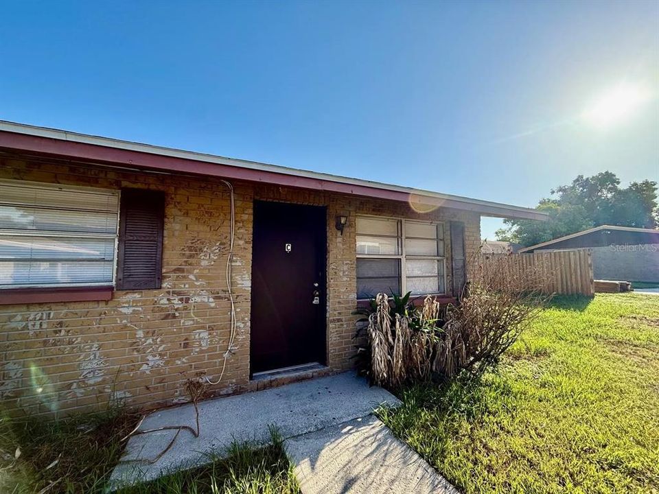 For Rent: $1,250 (2 beds, 1 baths, 702 Square Feet)