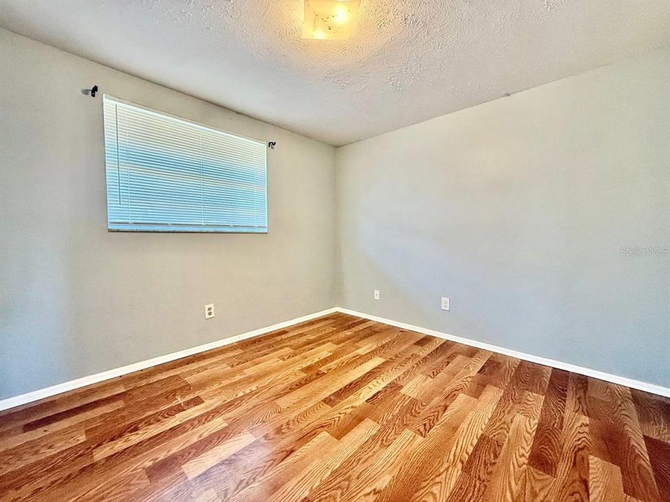 For Rent: $1,250 (2 beds, 1 baths, 702 Square Feet)