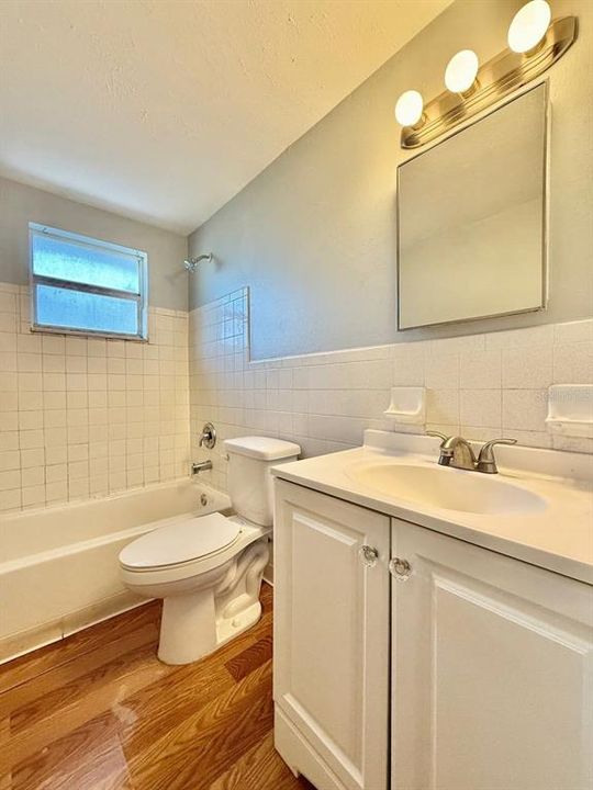 For Rent: $1,250 (2 beds, 1 baths, 702 Square Feet)