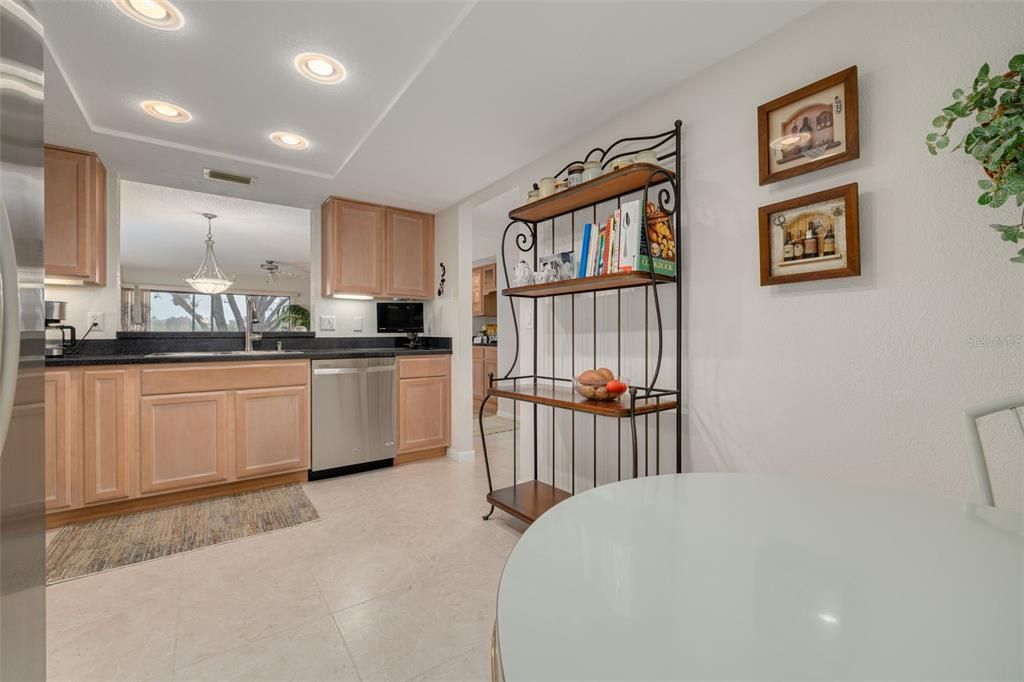 For Sale: $229,900 (2 beds, 2 baths, 1440 Square Feet)