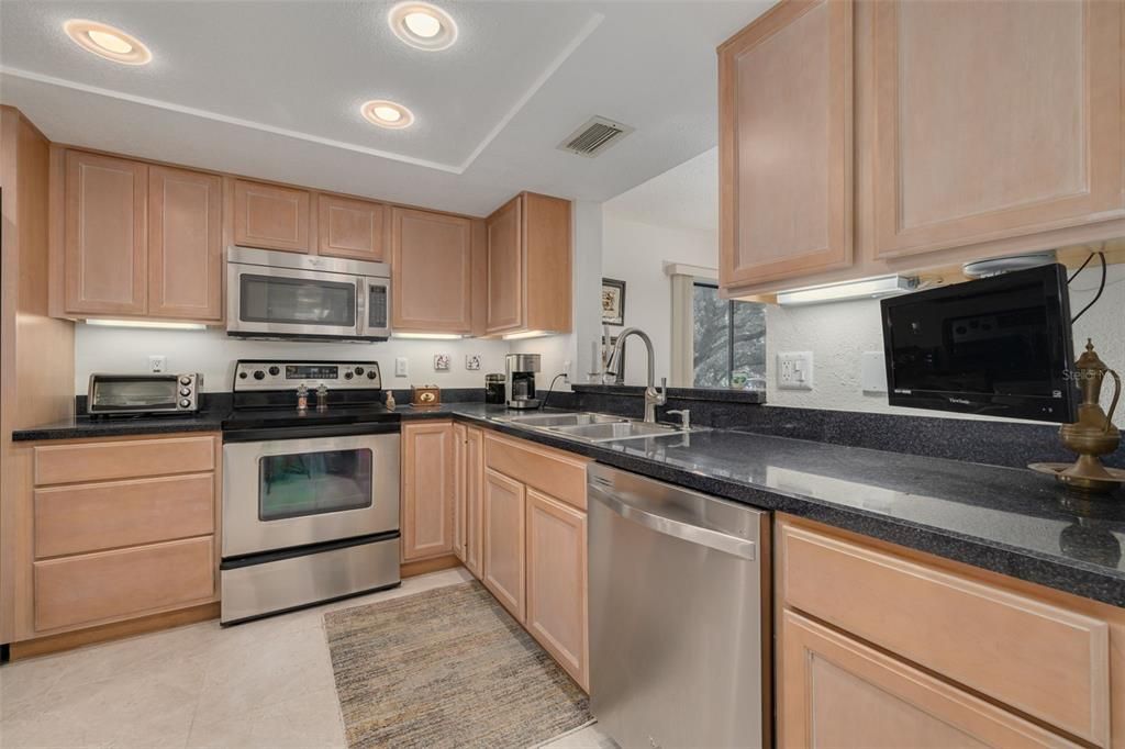 For Sale: $229,900 (2 beds, 2 baths, 1440 Square Feet)