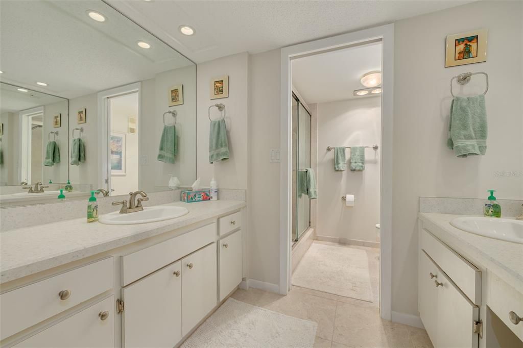 For Sale: $229,900 (2 beds, 2 baths, 1440 Square Feet)