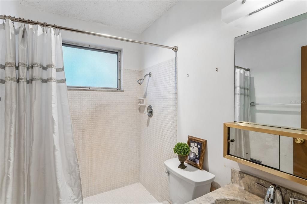 На продажу: $98,000 (2 спален, 2 ванн, 1150 Квадратных фут)