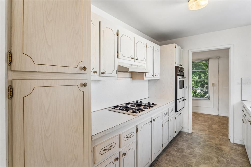 На продажу: $98,000 (2 спален, 2 ванн, 1150 Квадратных фут)