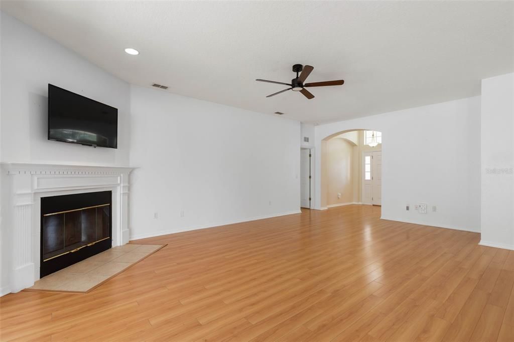 For Sale: $445,000 (3 beds, 2 baths, 1903 Square Feet)