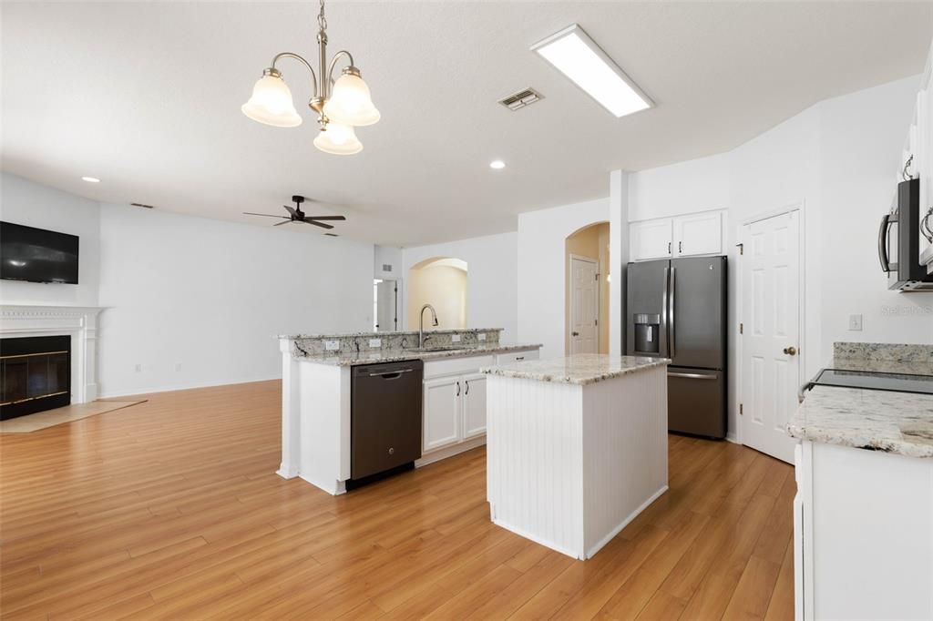 For Sale: $445,000 (3 beds, 2 baths, 1903 Square Feet)