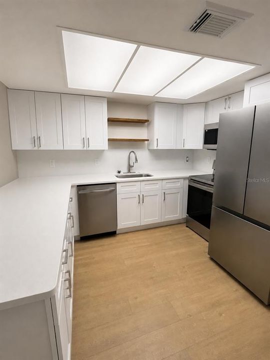 For Rent: $1,700 (2 beds, 2 baths, 912 Square Feet)