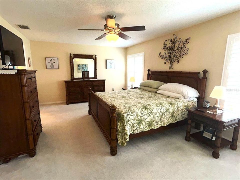 For Sale: $389,000 (3 beds, 2 baths, 1944 Square Feet)