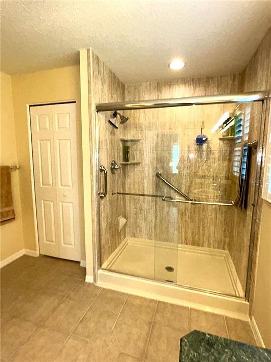 For Sale: $389,000 (3 beds, 2 baths, 1944 Square Feet)