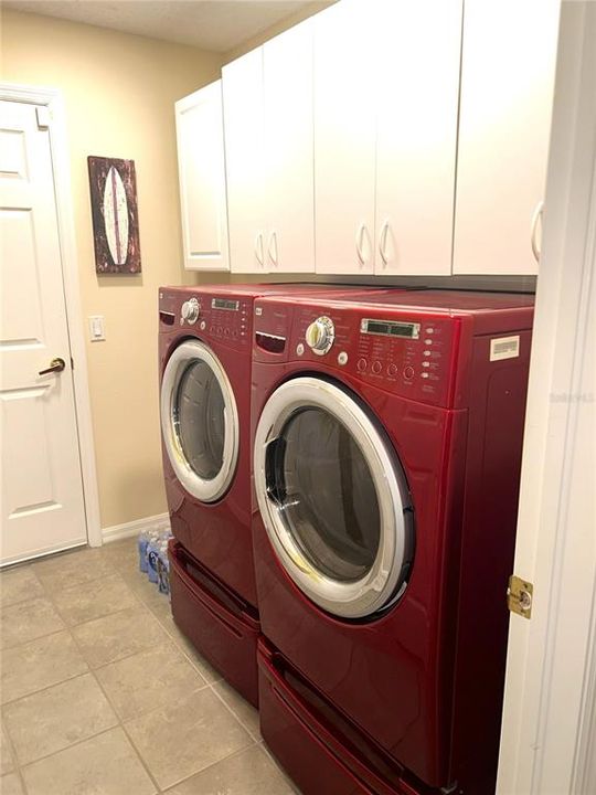 For Sale: $389,000 (3 beds, 2 baths, 1944 Square Feet)