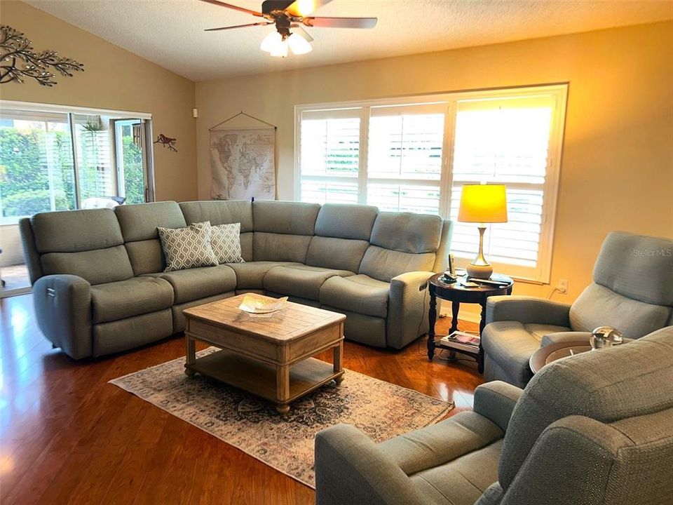 For Sale: $389,000 (3 beds, 2 baths, 1944 Square Feet)