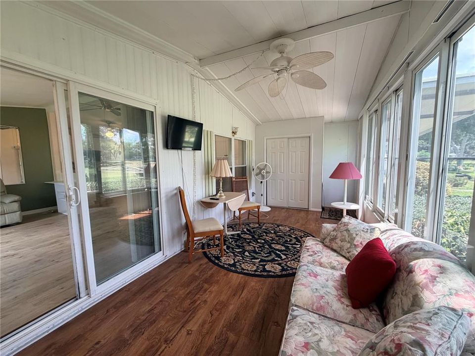 For Sale: $185,000 (2 beds, 2 baths, 920 Square Feet)