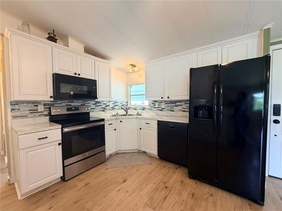 For Sale: $185,000 (2 beds, 2 baths, 920 Square Feet)