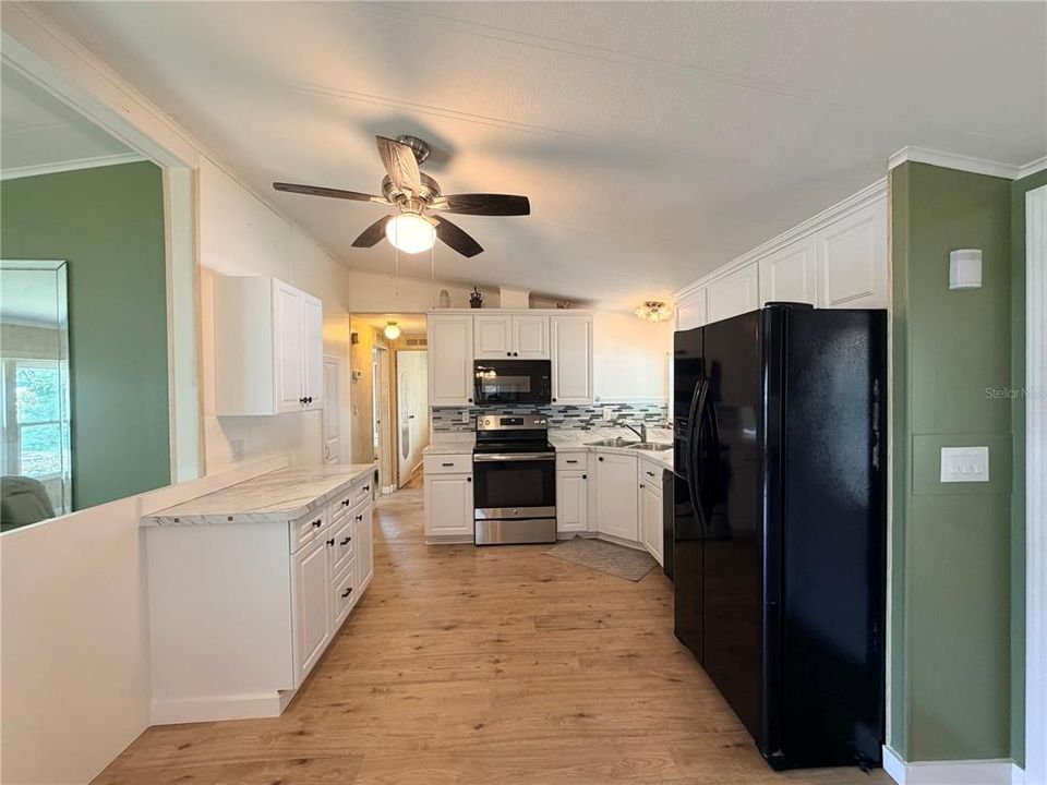 For Sale: $185,000 (2 beds, 2 baths, 920 Square Feet)