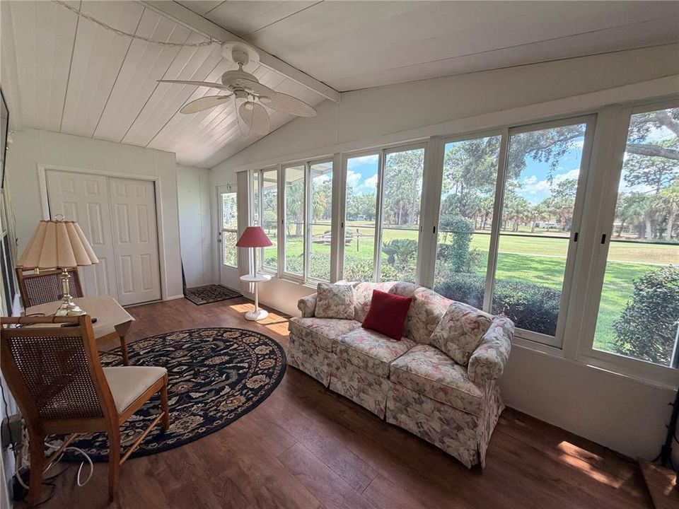For Sale: $185,000 (2 beds, 2 baths, 920 Square Feet)
