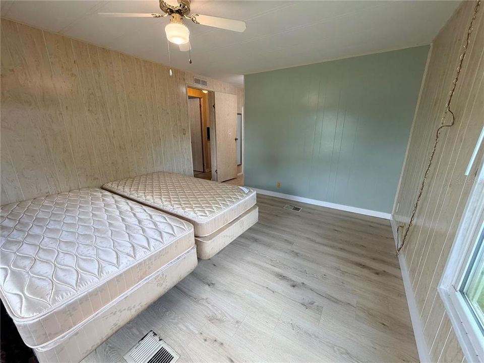 For Sale: $185,000 (2 beds, 2 baths, 920 Square Feet)