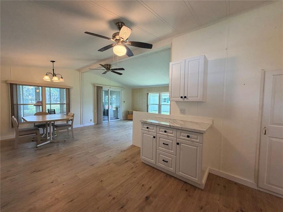 For Sale: $185,000 (2 beds, 2 baths, 920 Square Feet)
