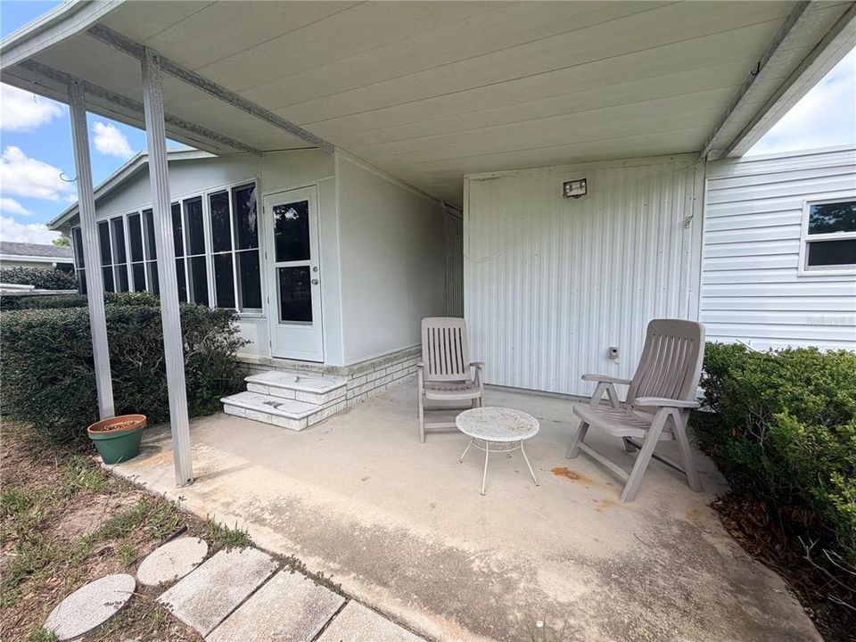 For Sale: $185,000 (2 beds, 2 baths, 920 Square Feet)