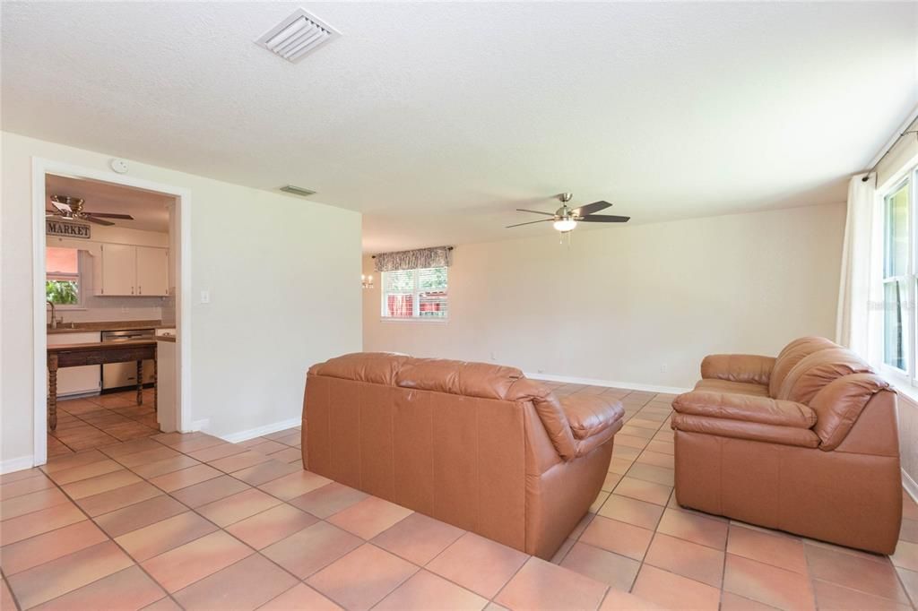 En Venta: $465,000 (3 camas, 2 baños, 1620 Pies cuadrados)
