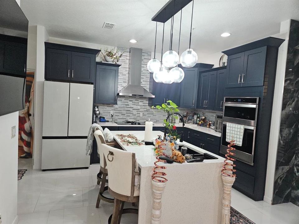 For Rent: $2,450 (3 beds, 2 baths, 1855 Square Feet)
