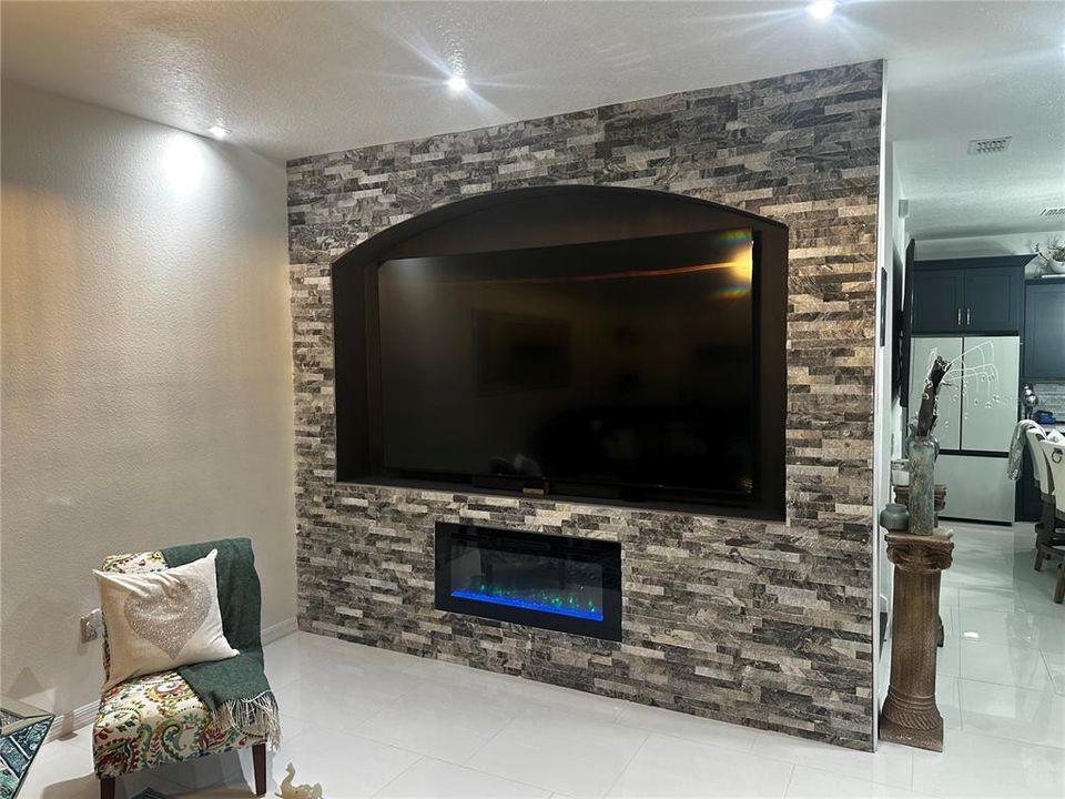 For Rent: $2,450 (3 beds, 2 baths, 1855 Square Feet)