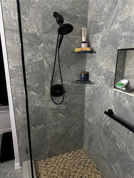 For Rent: $2,450 (3 beds, 2 baths, 1855 Square Feet)