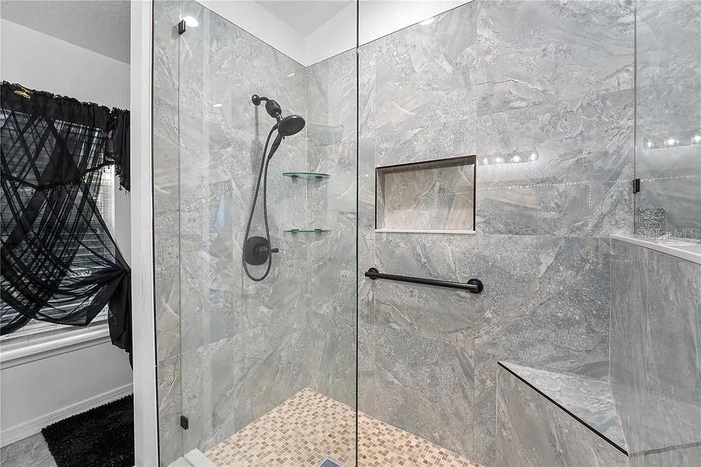 For Rent: $2,450 (3 beds, 2 baths, 1855 Square Feet)