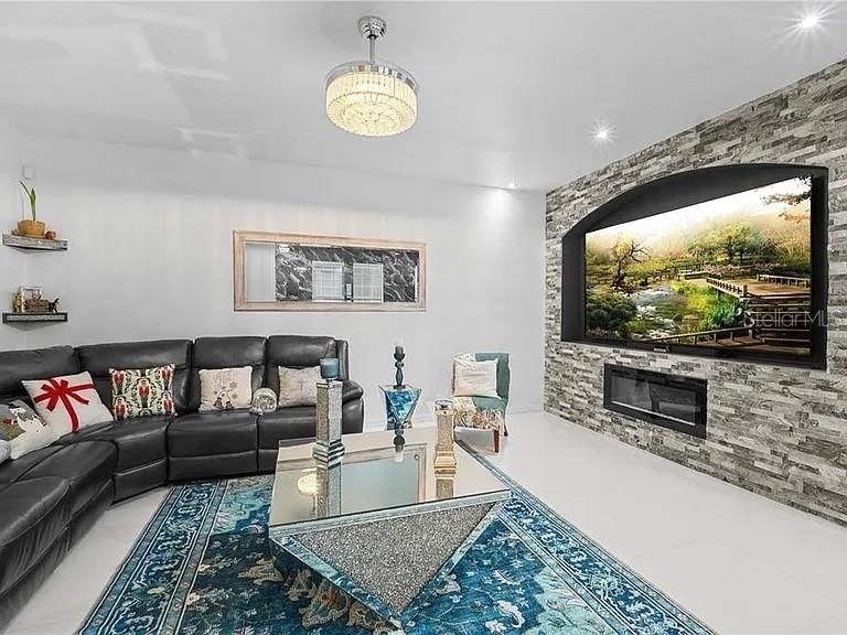 For Rent: $2,450 (3 beds, 2 baths, 1855 Square Feet)
