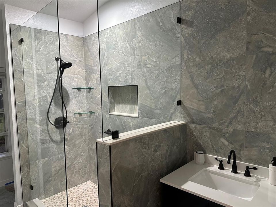 For Rent: $2,450 (3 beds, 2 baths, 1855 Square Feet)