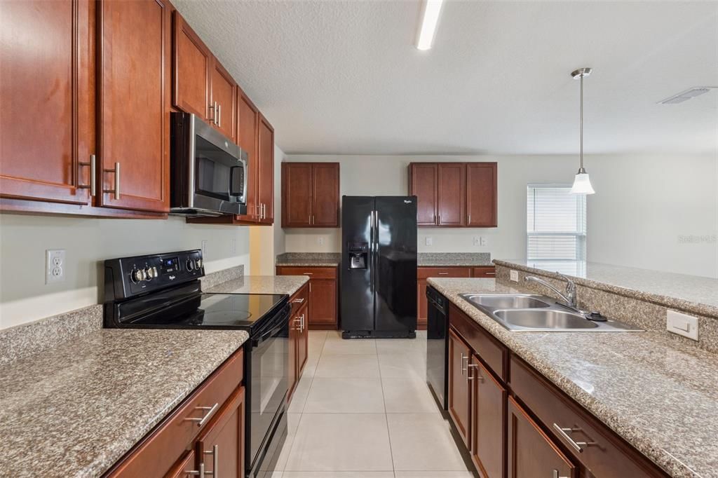 En Venta: $375,000 (3 camas, 2 baños, 2026 Pies cuadrados)