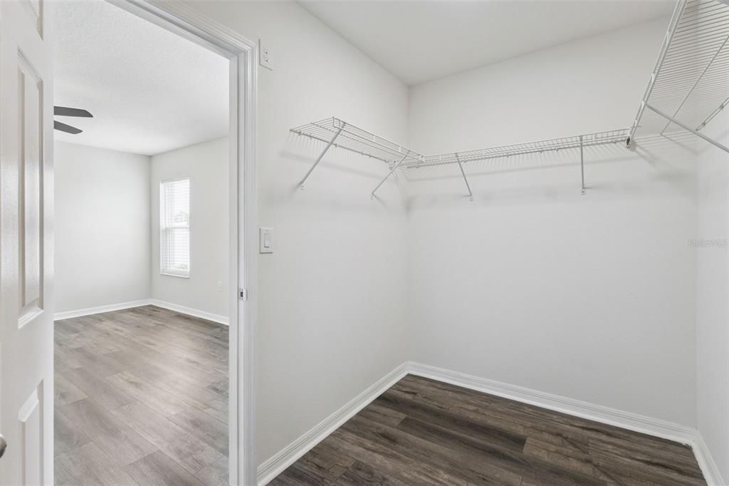 En Venta: $375,000 (3 camas, 2 baños, 2026 Pies cuadrados)