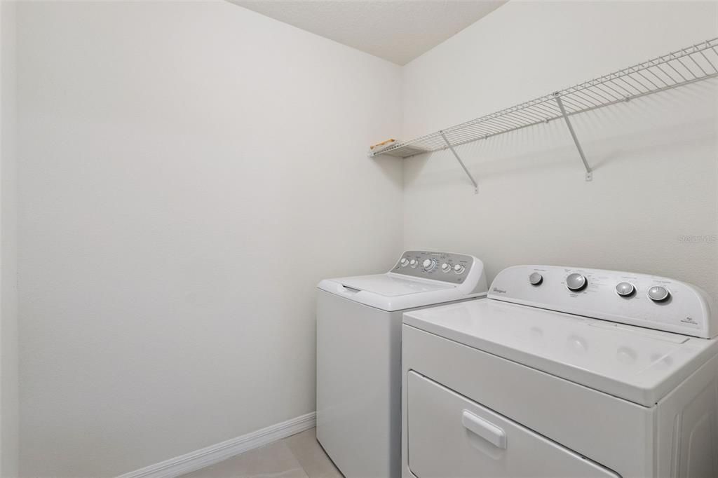 En Venta: $375,000 (3 camas, 2 baños, 2026 Pies cuadrados)