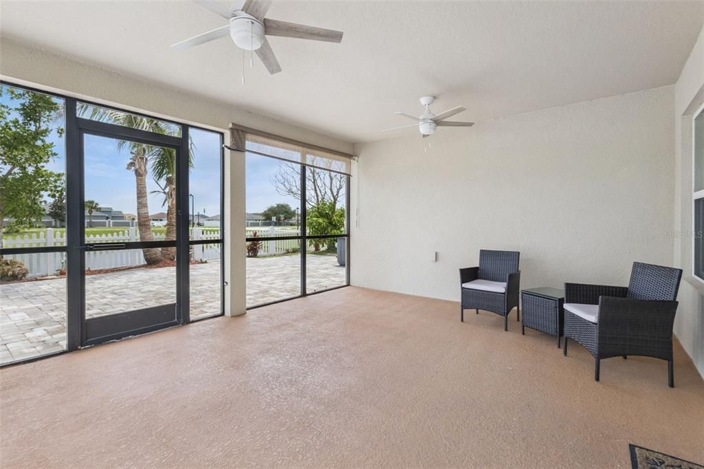 En Venta: $375,000 (3 camas, 2 baños, 2026 Pies cuadrados)