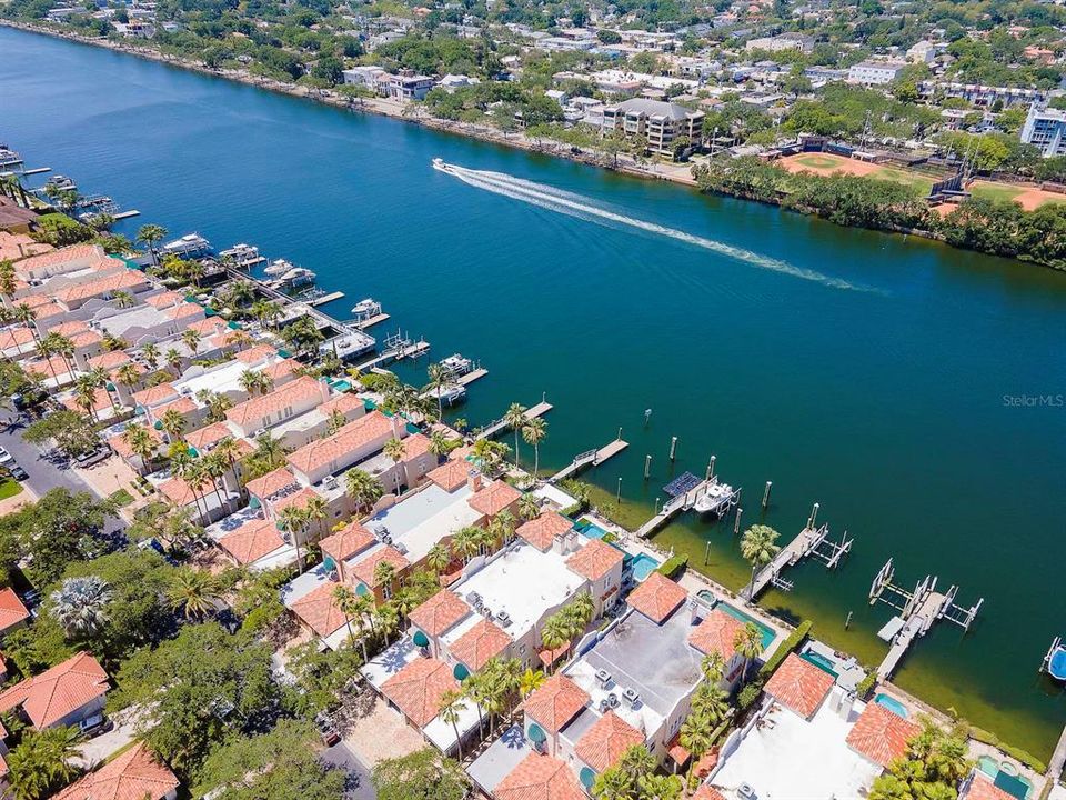 En Venta: $3,695,000 (4 camas, 2 baños, 3524 Pies cuadrados)