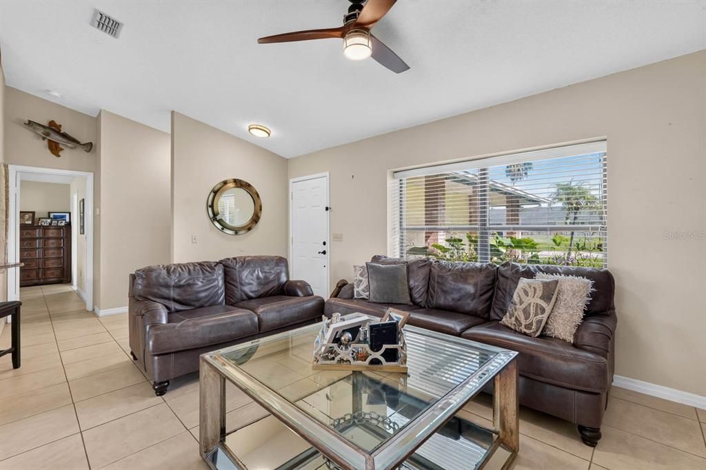 For Sale: $569,500 (3 beds, 2 baths, 1644 Square Feet)