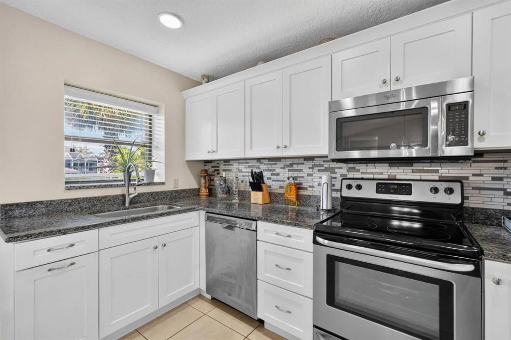 For Sale: $569,500 (3 beds, 2 baths, 1644 Square Feet)