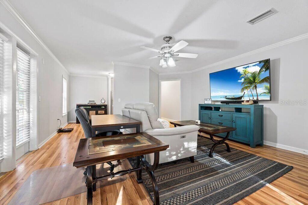 For Sale: $224,900 (2 beds, 2 baths, 1100 Square Feet)