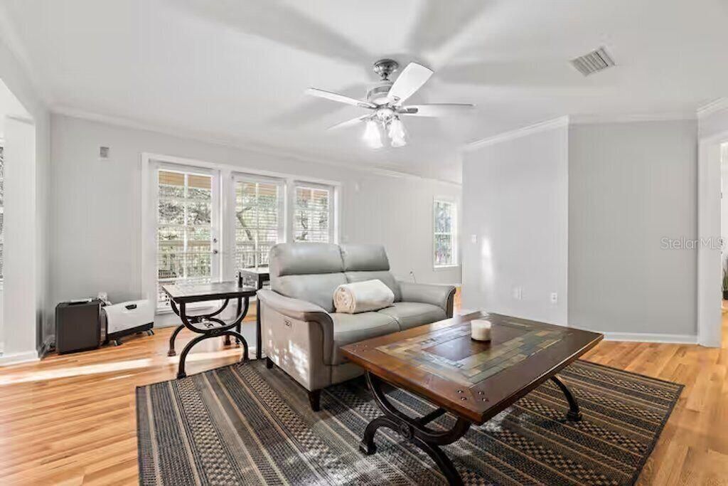 For Sale: $224,900 (2 beds, 2 baths, 1100 Square Feet)