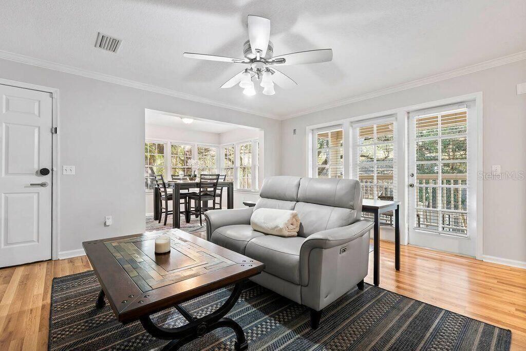 For Sale: $224,900 (2 beds, 2 baths, 1100 Square Feet)