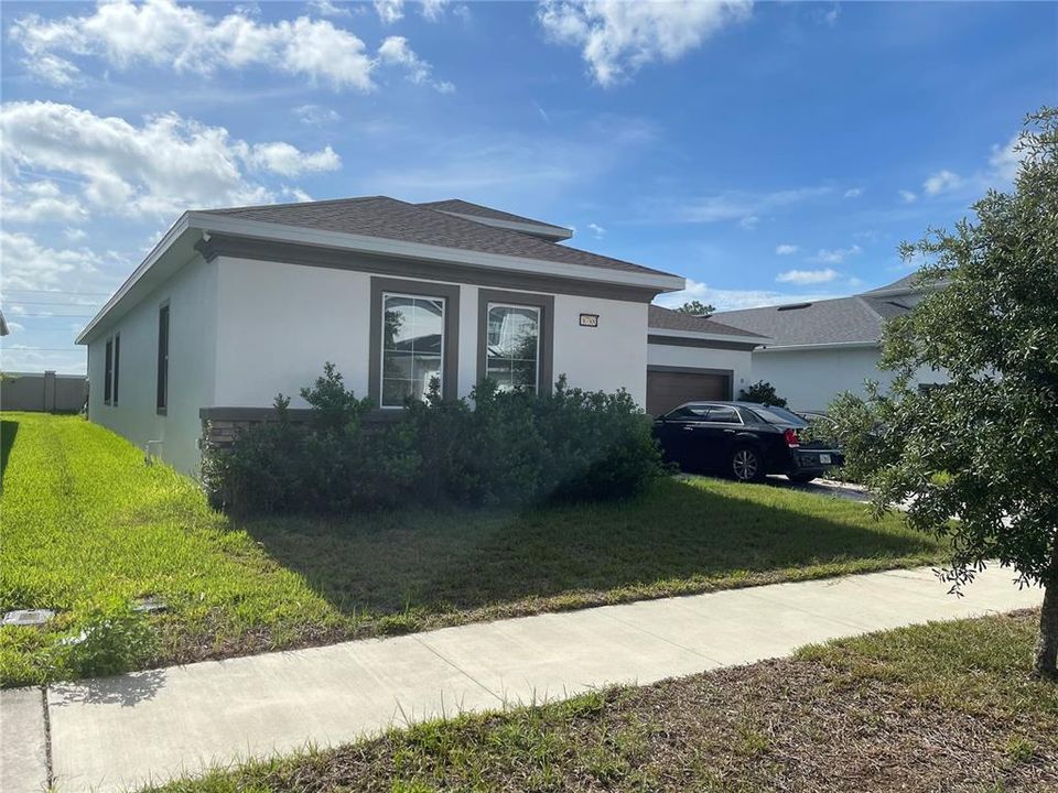 Active With Contract: $525,000 (3 beds, 3 baths, 2494 Square Feet)