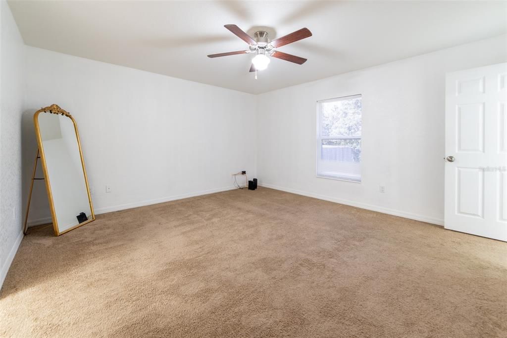For Rent: $1,700 (3 beds, 2 baths, 1406 Square Feet)