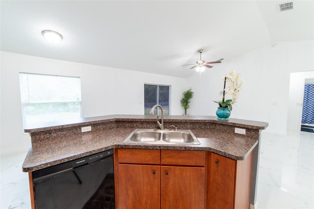 For Rent: $1,700 (3 beds, 2 baths, 1406 Square Feet)