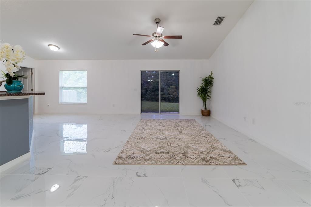 For Rent: $1,700 (3 beds, 2 baths, 1406 Square Feet)