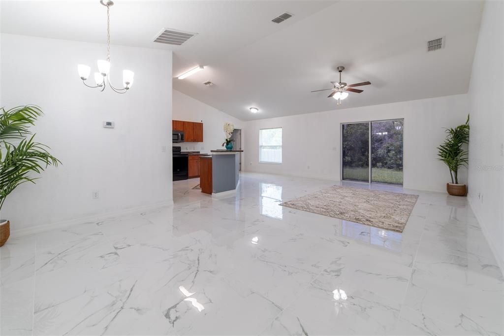 For Rent: $1,700 (3 beds, 2 baths, 1406 Square Feet)