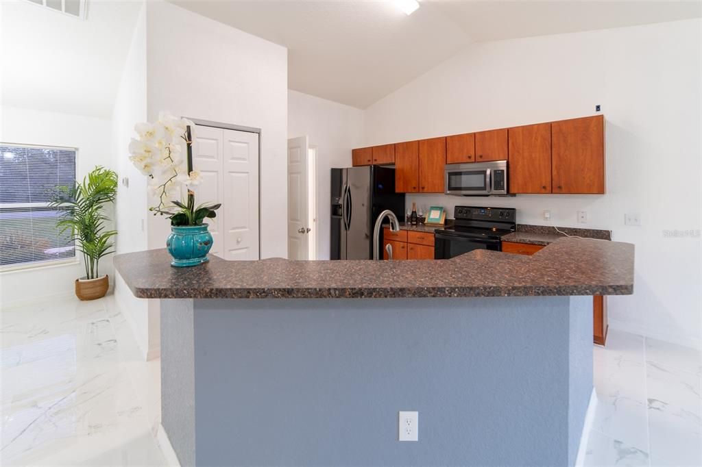 For Rent: $1,700 (3 beds, 2 baths, 1406 Square Feet)