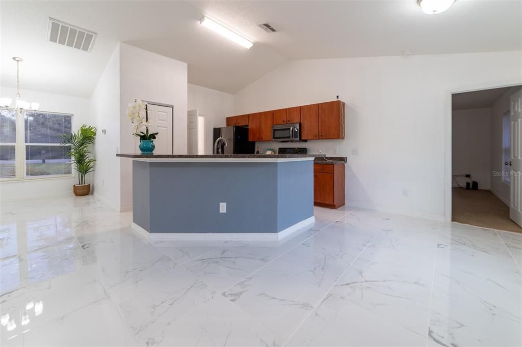 For Rent: $1,700 (3 beds, 2 baths, 1406 Square Feet)