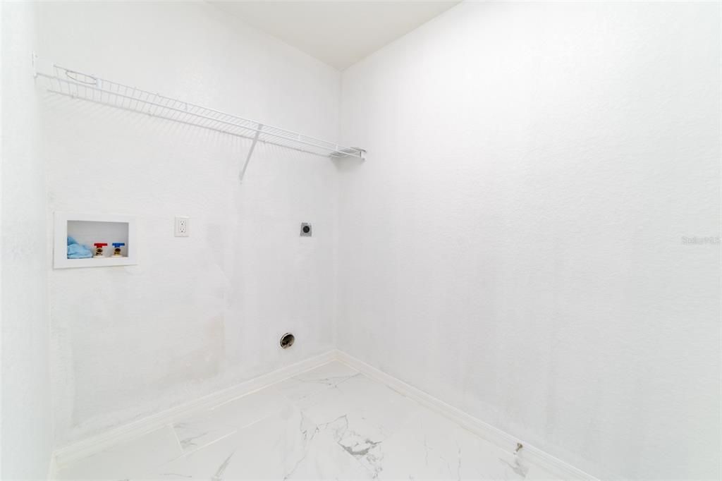 For Rent: $1,700 (3 beds, 2 baths, 1406 Square Feet)