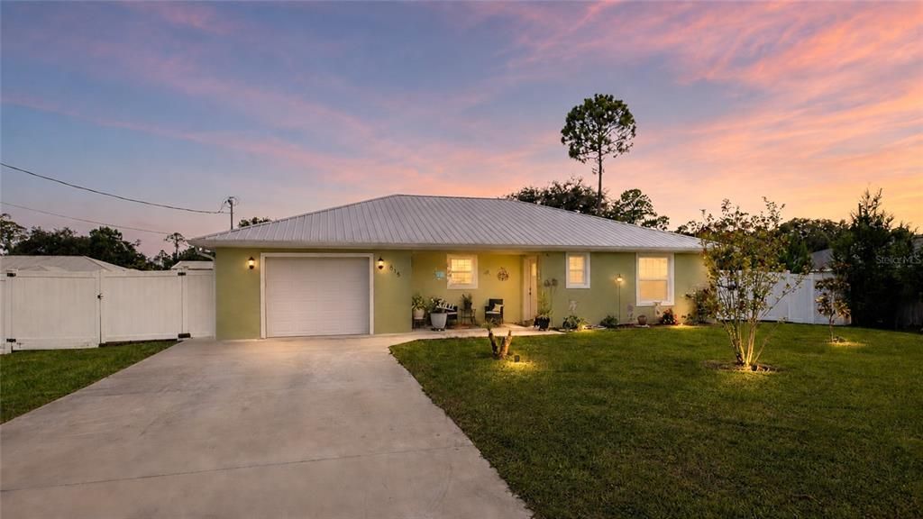 For Sale: $335,000 (2 beds, 2 baths, 1191 Square Feet)